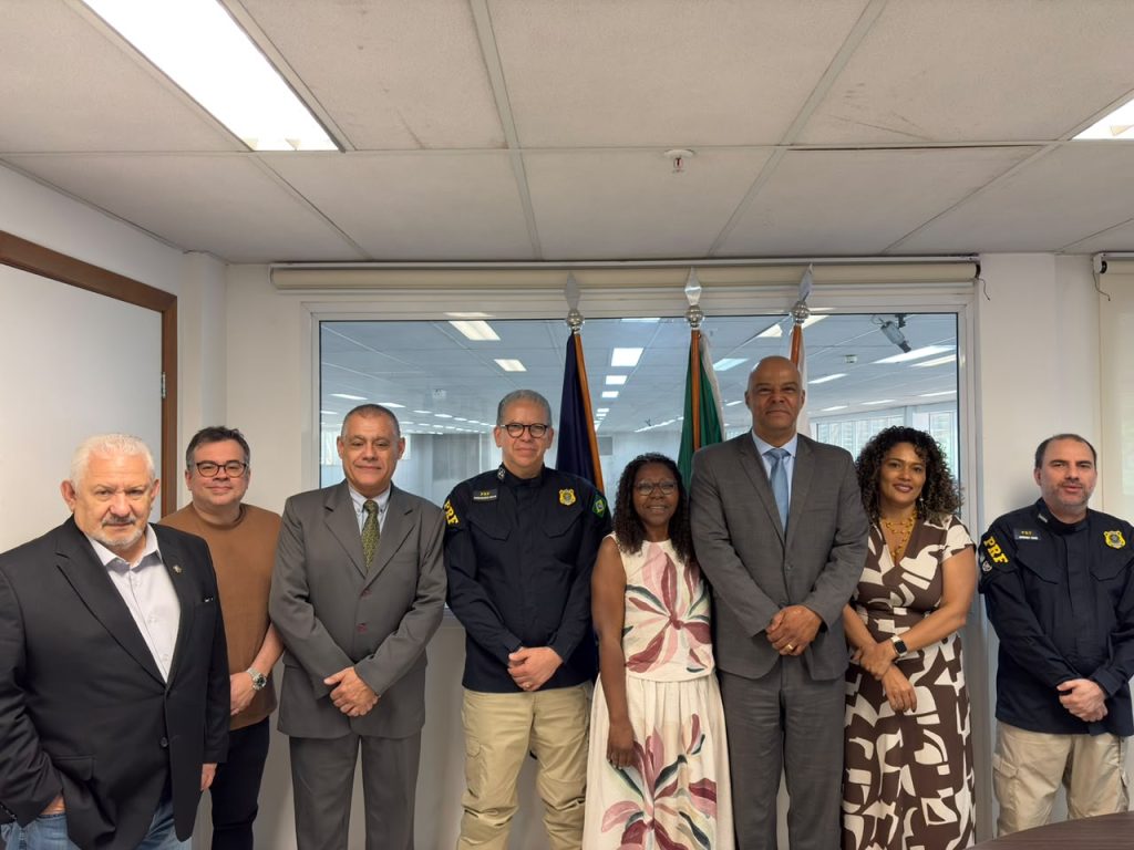 Representantes do SINAPRF, da Gestão da PRF, da Coordenação-Geral de Direitos Humanos e da FENAPRF reunidos em Brasília